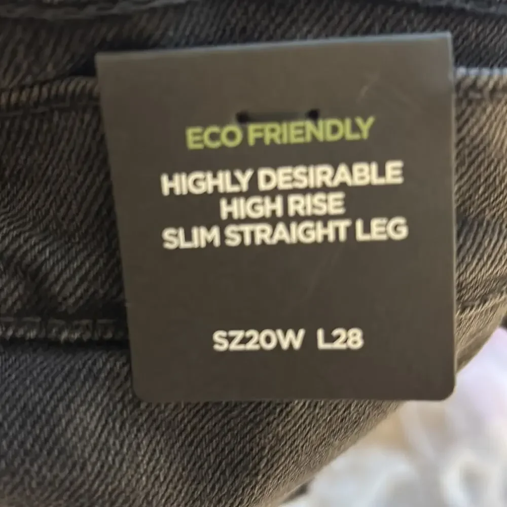 NWT Silver Jeans black Highly Desirable slim straight jeans, 20W